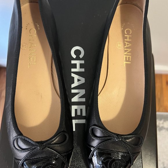 Chanel CC Interlocking CC Logo Bow Ballet Flats - Picture 14 of 15